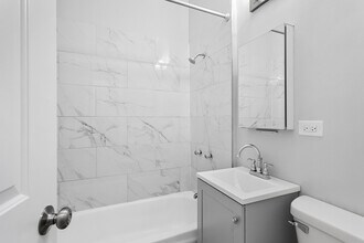 7600 N Sheridan Rd in Chicago, IL - Building Photo - Building Photo