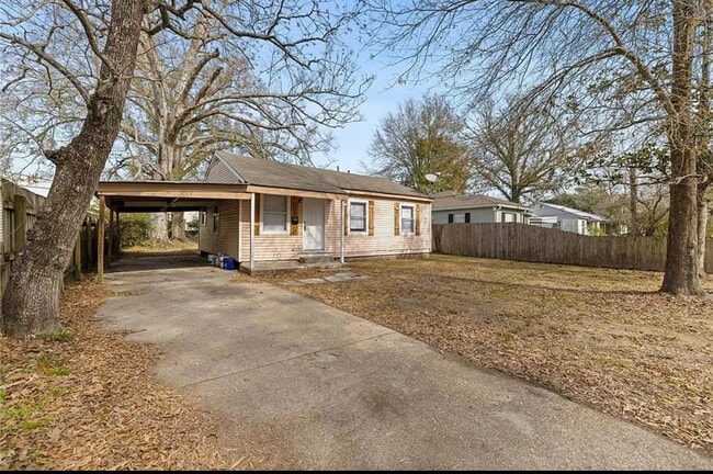 114 Rosewood Dr in Hammond, LA - Foto de edificio - Building Photo