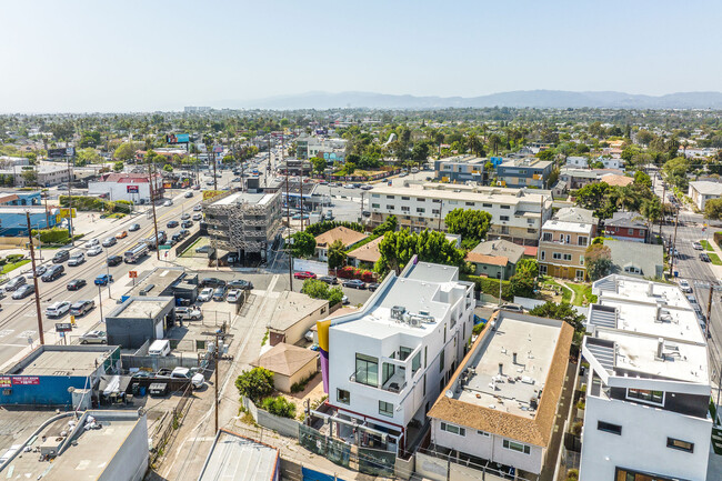 1176 Nelrose Ave in Venice, CA - Building Photo - Building Photo