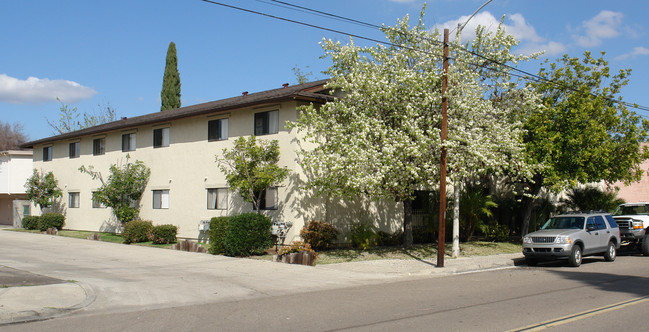 140 Wells Ave in El Cajon, CA - Building Photo - Building Photo