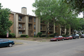 Bennett Place Apartments in Dallas, TX - Building Photo - Building Photo