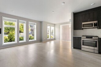 7979 N Jersey St in Portland, OR - Building Photo - Building Photo