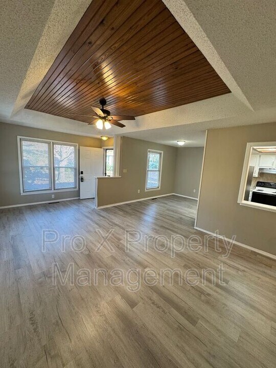 459 W Grand St in Springfield, MO - Building Photo