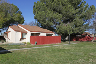 Mendota Gardens Apartments in Mendota, CA - Building Photo - Building Photo