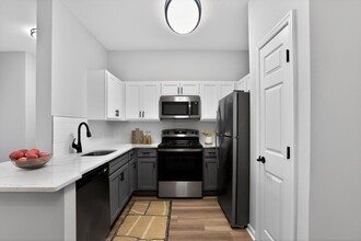 Eagle Rock Apartments at Fishkill in Fishkill, NY - Foto de edificio - Building Photo