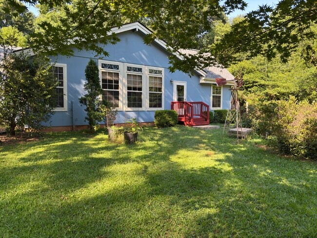 826 Jones Mill Rd, Unit Studio