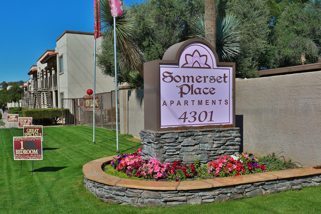 Somerset Place Apartments in Tucson, AZ - Foto de edificio - Building Photo