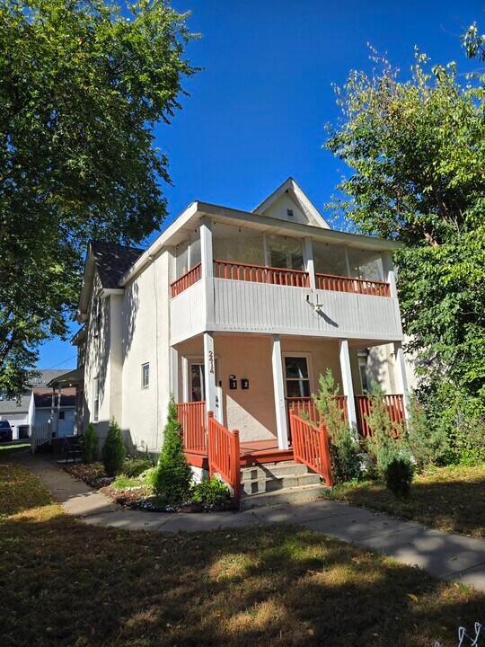 2414 3rd St NE, Unit 2 in Minneapolis, MN - Building Photo