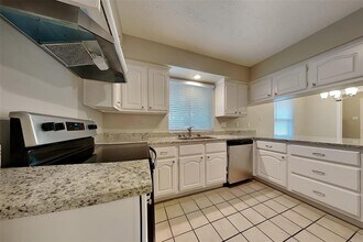 8103 Silent Cedars Dr in Houston, TX - Building Photo - Building Photo