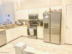 1070 Albany Ct in Naples, FL - Building Photo - Building Photo