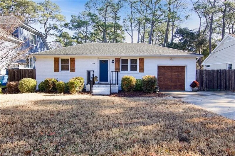 2246 Oak St in Virginia Beach, VA - Foto de edificio