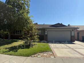 1017 Silver Lake Dr in Sacramento, CA - Building Photo - Building Photo