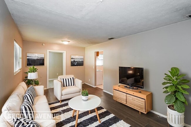 2318 Looking Glass Ln in Jacksonville, FL - Building Photo - Building Photo