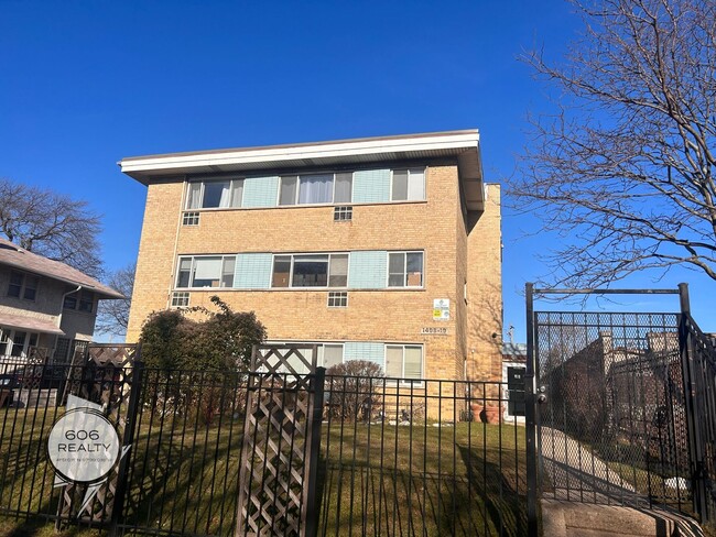 property at 1410 W Juneway Terrace
