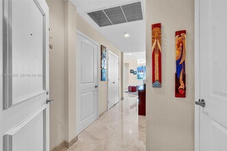 1945 S Ocean Dr in Hallandale Beach, FL - Foto de edificio - Building Photo