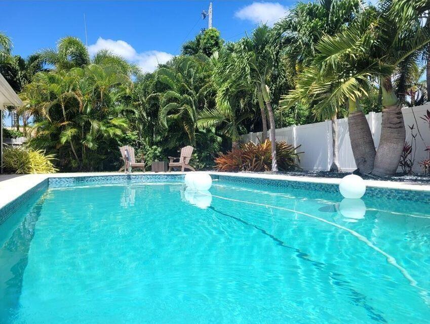 1150 Emerald Ln in West Palm Beach, FL - Building Photo