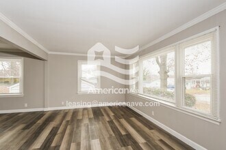 1425 Akron Dr in St. Louis, MO - Foto de edificio - Building Photo