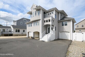 42 Bay Breeze Dr in Toms River, NJ - Building Photo - Building Photo