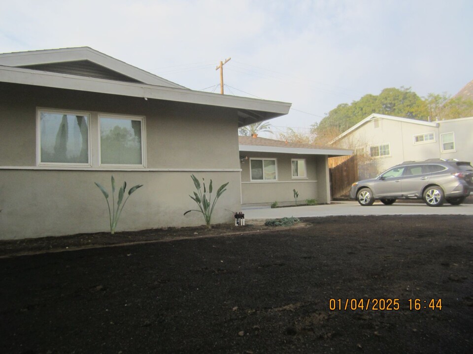 3077 Wendell Way in Riverside, CA - Building Photo