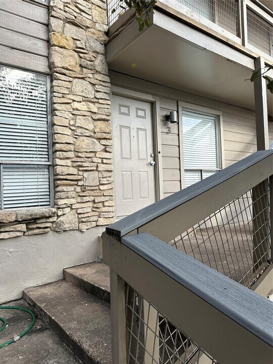 100 Blue Ridge Trail in West Lake Hills, TX - Building Photo