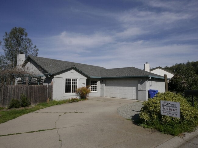 property at 460 Toyon Dr