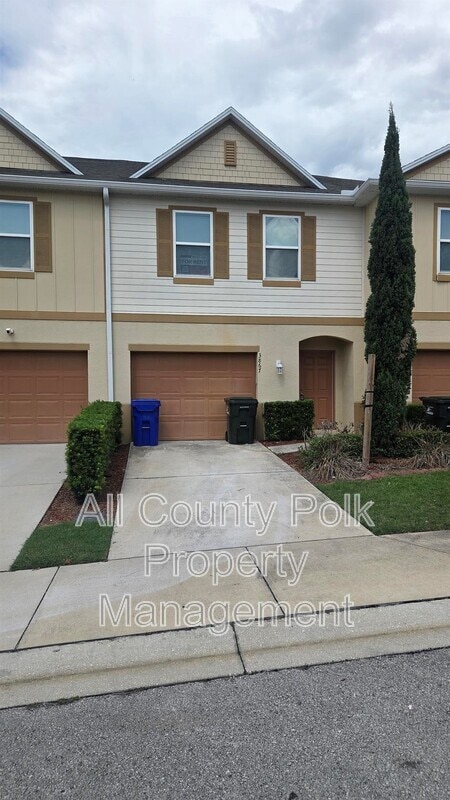 property at 3867 Hampstead Ln