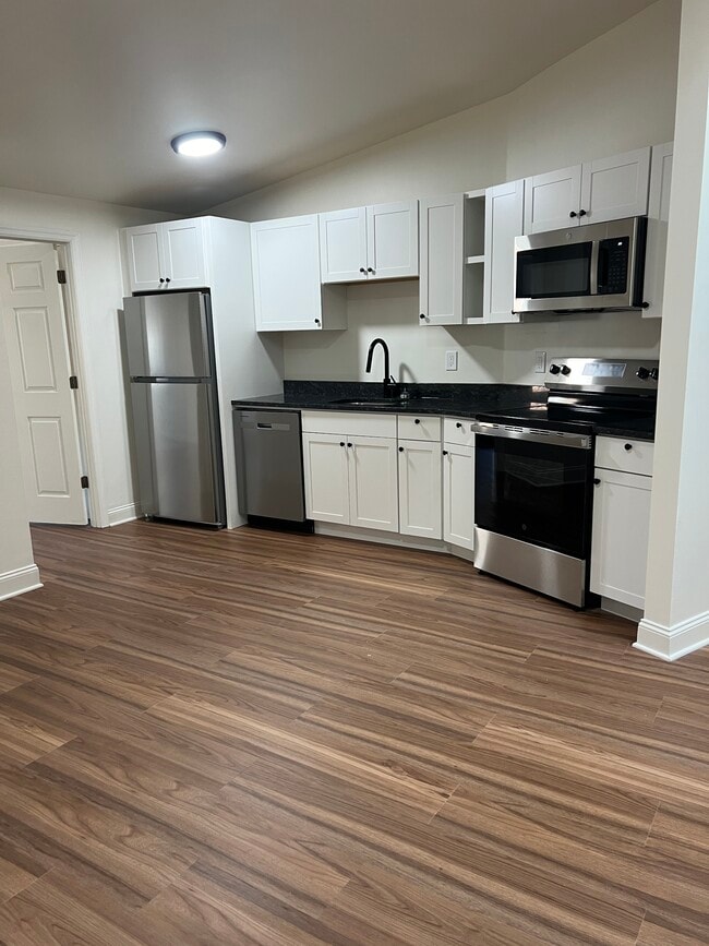 405 Mill St, Unit #2 in Coraopolis, PA - Building Photo - Building Photo