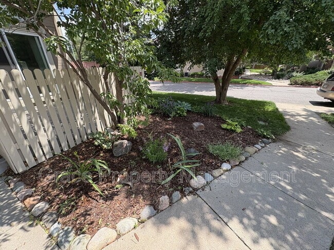14221 E Radcliff Cir in Aurora, CO - Foto de edificio - Building Photo