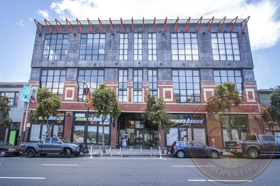 1233 Howard St in San Francisco, CA - Building Photo