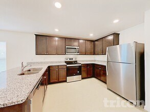 1656 Luft Ln in Mascotte, FL - Foto de edificio - Building Photo