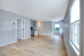 66 Ute Pl in Greenwich, CT - Building Photo - Building Photo