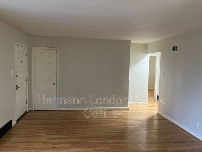 7826 Birchmont Dr in University City, MO - Building Photo - Building Photo