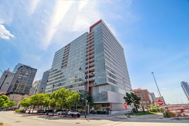 property at 659 W Randolph St