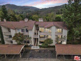 5744 Oak Bend Ln in Oak Park, CA - Building Photo