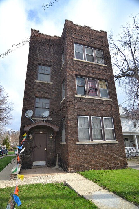 511 W Jefferson St, Unit 3 in Joliet, IL - Building Photo