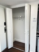 14301 N Kendall Dr in Miami, FL - Foto de edificio - Building Photo