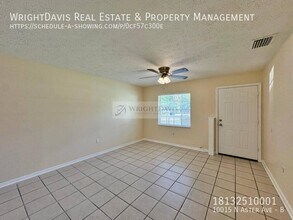 10015 N Aster Ave in Tampa, FL - Building Photo - Building Photo
