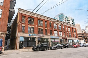 842 W Adams St in Chicago, IL - Building Photo