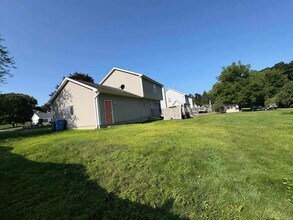 43 Walek Farms Rd in Manchester, CT - Building Photo - Building Photo