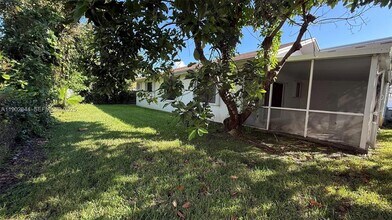 17010 SW 93rd Ave in Palmetto Bay, FL - Building Photo - Building Photo