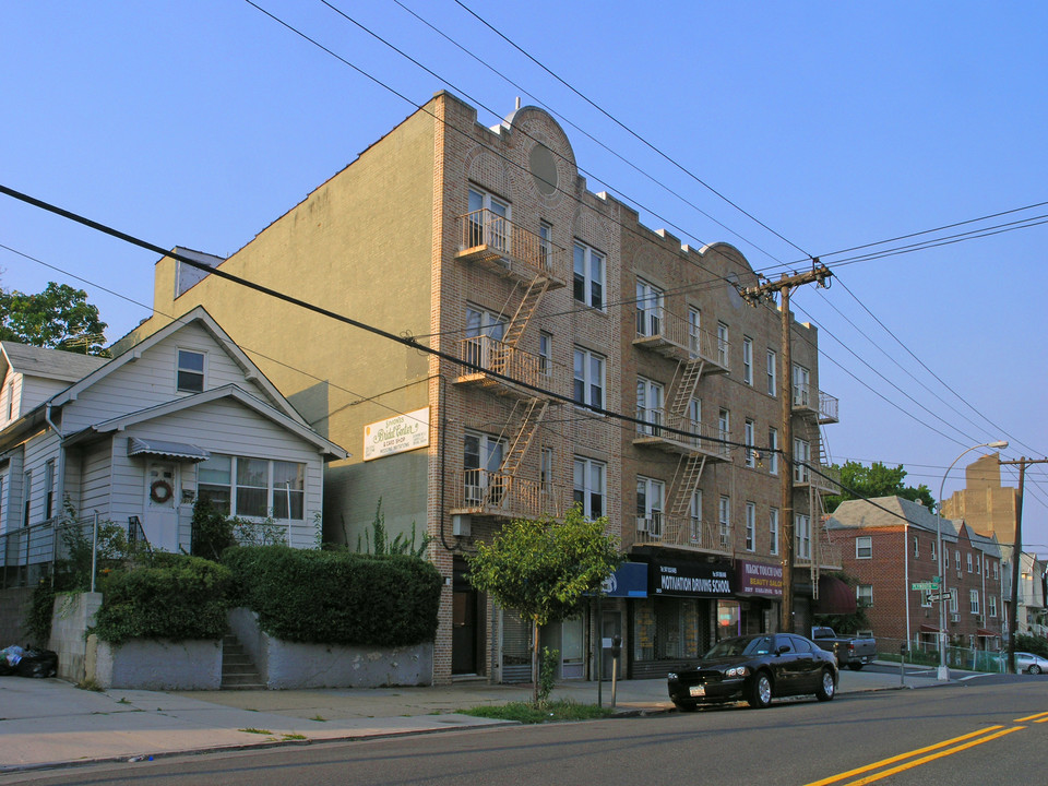 2913 Middletown Rd in Bronx, NY - Building Photo