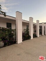 21650 Pacific Coast Hwy in Malibu, CA - Building Photo