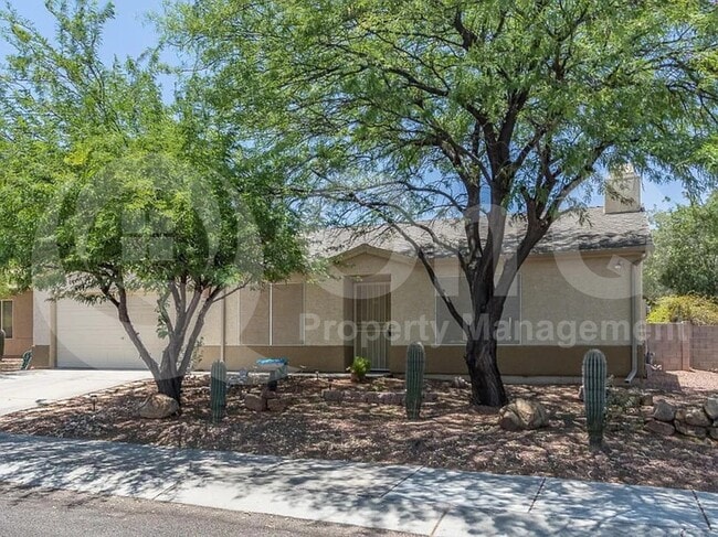 8667 N Golden Moon Way