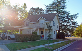 1503 El Monte Ave in Sacramento, CA - Building Photo - Building Photo