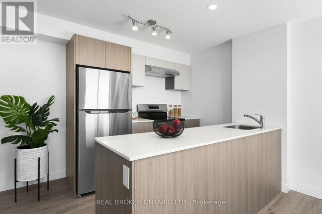 100 Manett Crescent in Brampton, ON - Building Photo - Building Photo