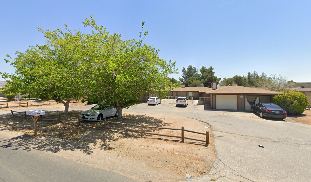 15833 Serrano Rd in Apple Valley, CA - Building Photo