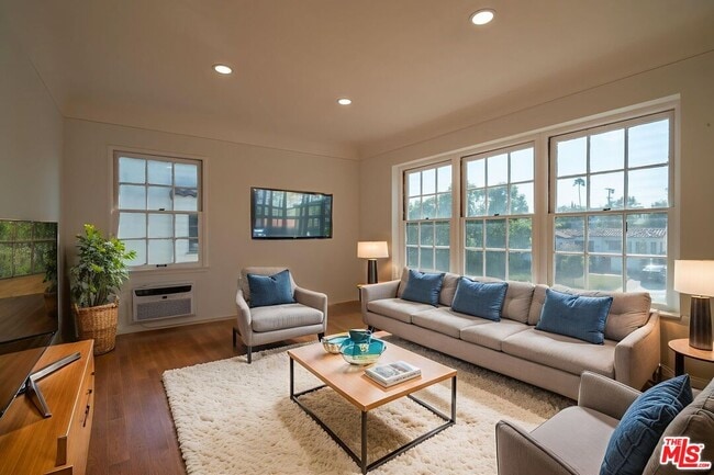 1558 S Genesee Ave in Los Angeles, CA - Building Photo - Building Photo