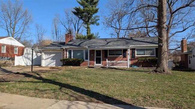 437 Ashwood Ln in Kirkwood, MO - Building Photo - Building Photo