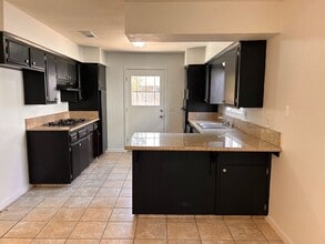 1610 W La Vida Ave in Visalia, CA - Building Photo - Building Photo