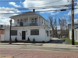 230 County Rd in Barrington, RI - Building Photo